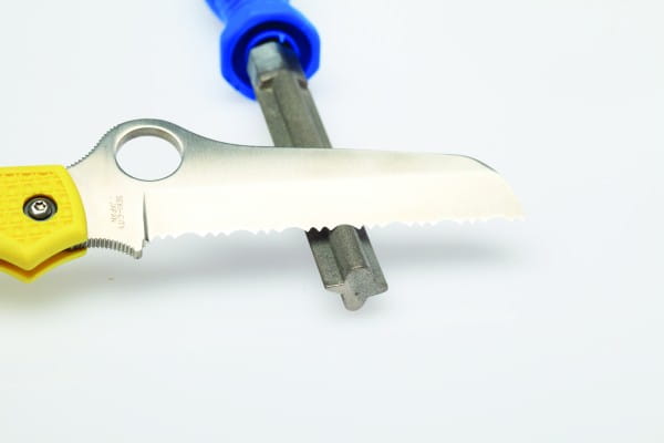 Gezackter Diamant Schärfstahl mit Griff