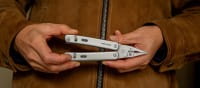 Entdecke Roxon: Hochwertige Multitools und Messer für Outdoor, Heimwerker und Alltag. Robust, vielseitig, erschwinglich – mit 10 Jahren Garantie dein perfekter Begleiter!